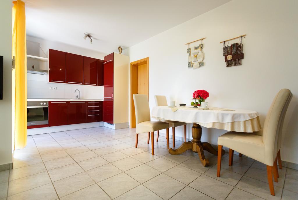 Apartman Snjezana Malinska Ngoại thất bức ảnh