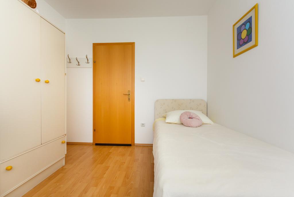 Apartman Snjezana Malinska Ngoại thất bức ảnh