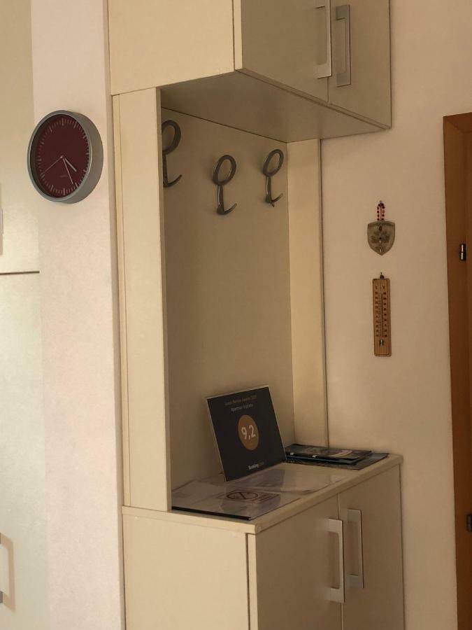 Apartman Snjezana Malinska Ngoại thất bức ảnh