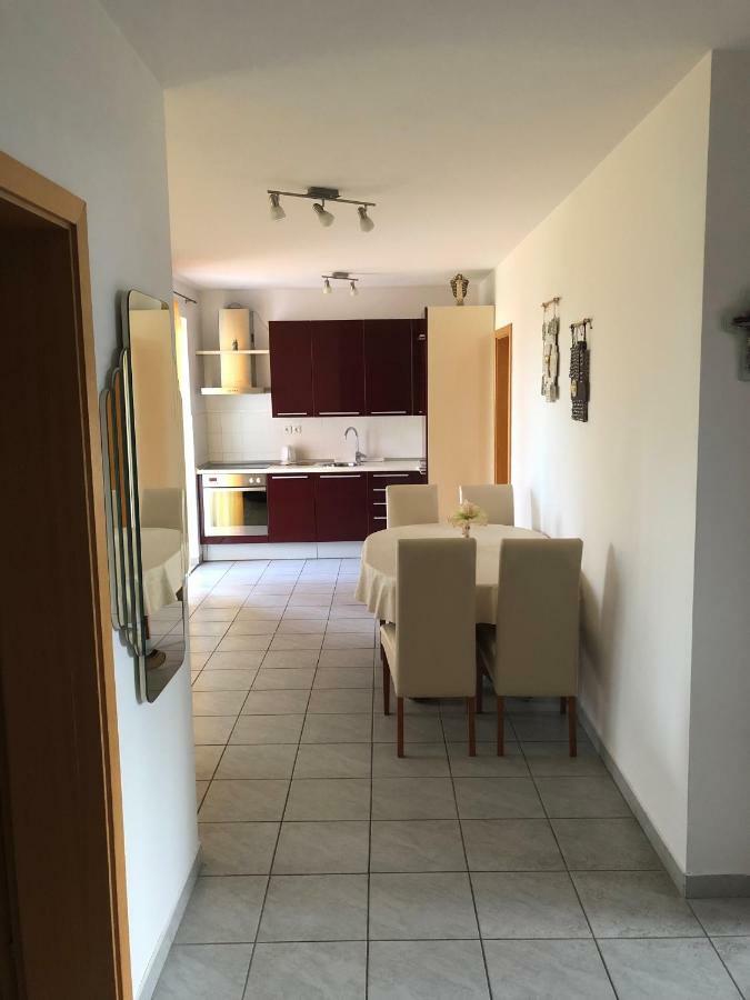 Apartman Snjezana Malinska Ngoại thất bức ảnh